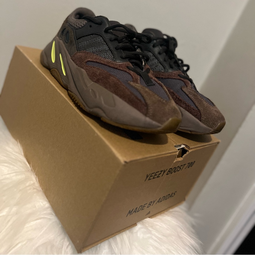 Yeezy 700 Mauve/Mauve